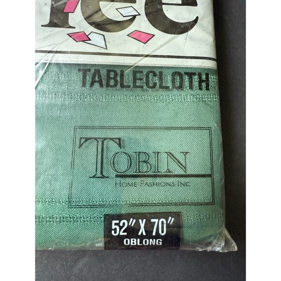 Vintage Jubilee 52”x70” Green Oblong Tablecloth Permanent Press Christmas - Picture 3 of 4